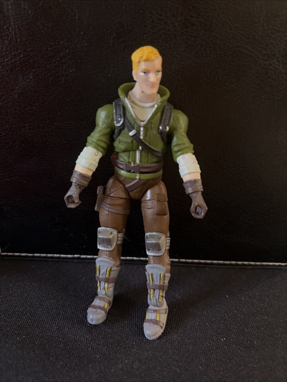 2020 Jazwares Fortnite Battle Bus 4" Action Figure - Action Figure
